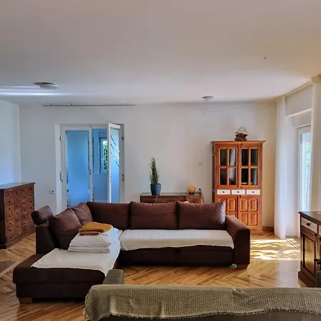 F13 Apartman
